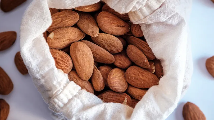 An image of almonds