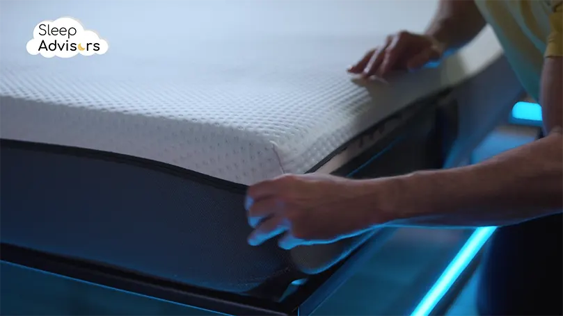 Showing the memory foam inside the mattress by removing the mattress cover