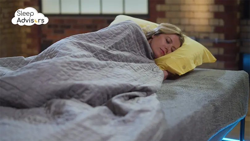 An image of a woman reviewing the Jaymag weighted blanket