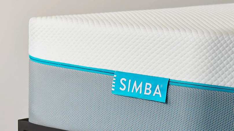 a close up image of corner of simba hybrid essential mattress