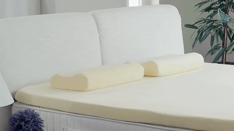 An image of two Dormeo Memosan Anatomic pillows on a bed