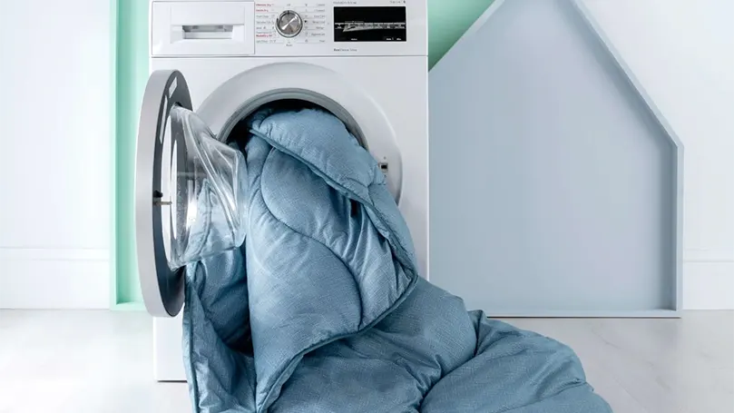 An image of Night Owl duvet in washing machine.