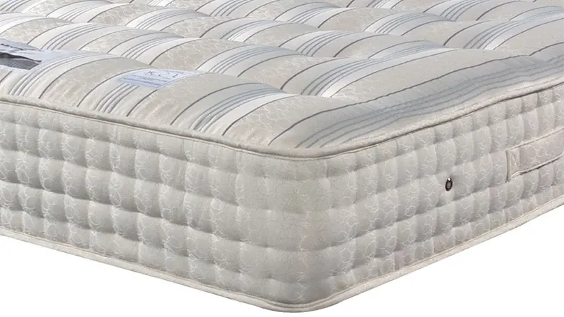 An image of Sleepeezee Backcare Ultimate 2000 Pocket mattress corner.
