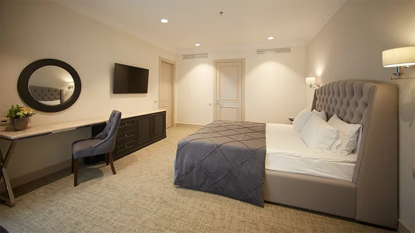 An image of a matching ceiling and rug in a modern bedroom.