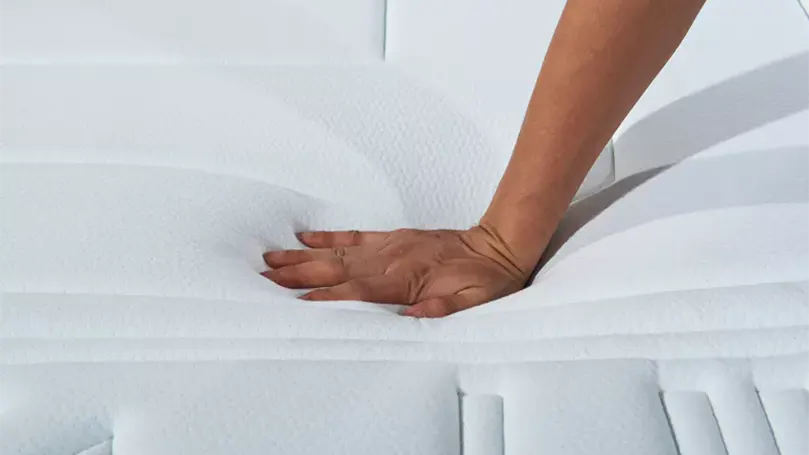 An image of a man pressing Sleepsoul Wish 3000 Series Pocket Cool Gel mattress.