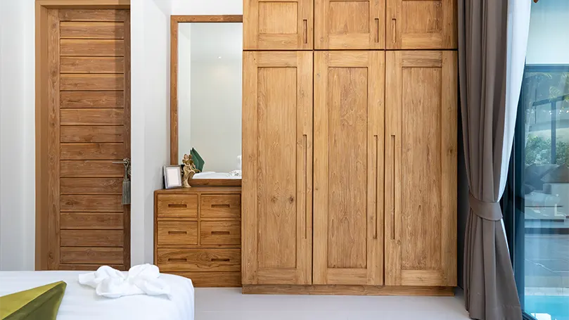 An image of a modern bedroom with wardrobe.