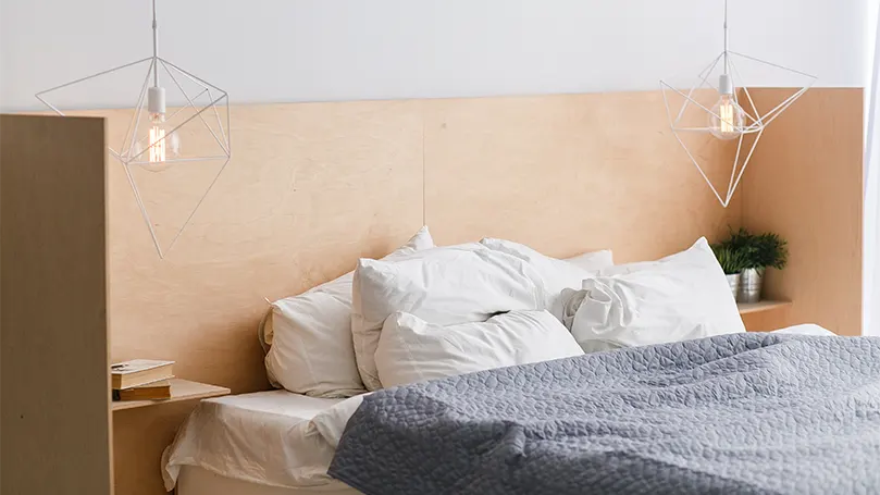 An image of geometric lights in bedroom.