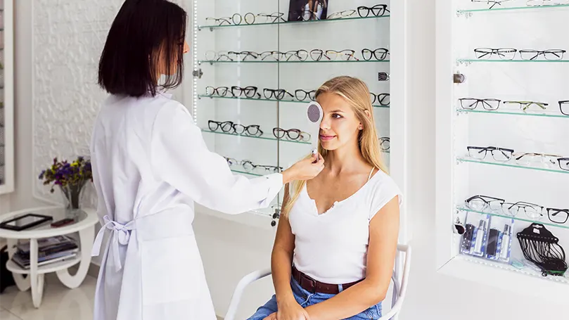 An image of an optician examines women's eyesight.