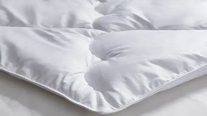 An image of Dorma Dream Deluxe 10.5 Tog Duvet close up.