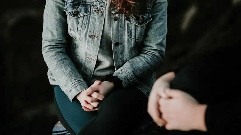 An image of two people using cognitive behavioral therapy.