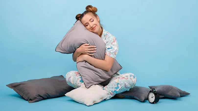 New-pillow-materials-woman-hugging-pillow