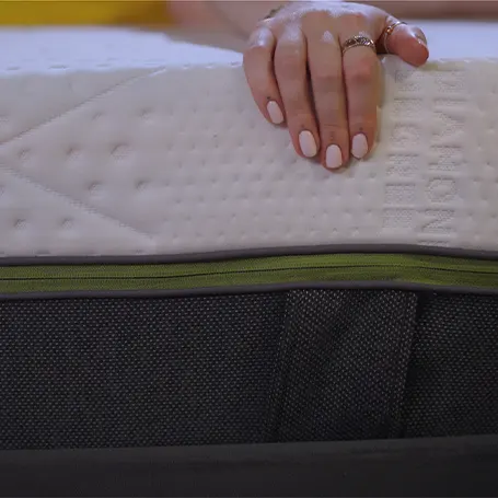 Anti-slip-surface-Emma-Luxe-Cooling-Mattress