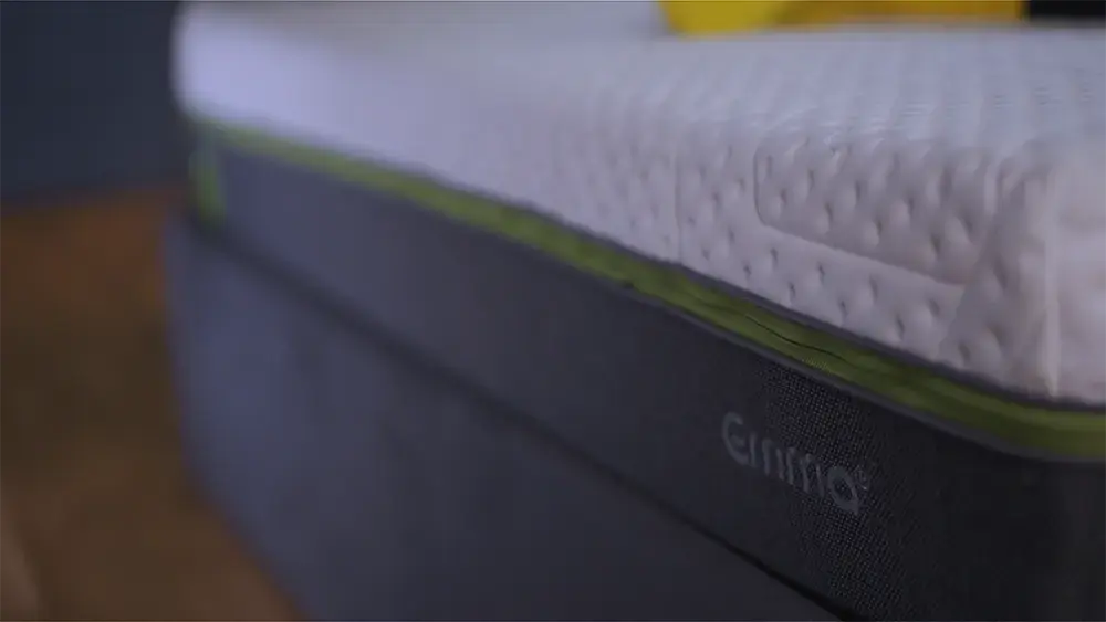 close up image of Emma Luxe Cooling mattress from side