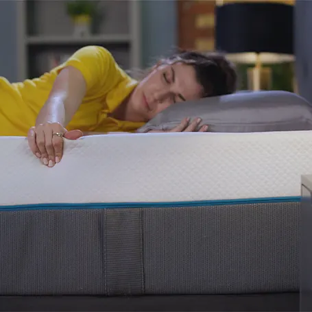 An image of a TSA reviewer sleeping on the Simba Hybrid Luxe mattress