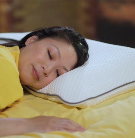 TSA presenter sleeping on Emma original pillow