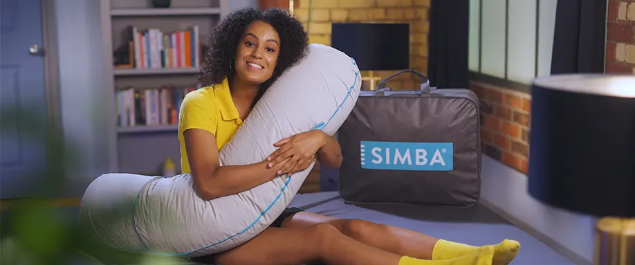 Presenter hugging the Simba Cooling Body Pillow.