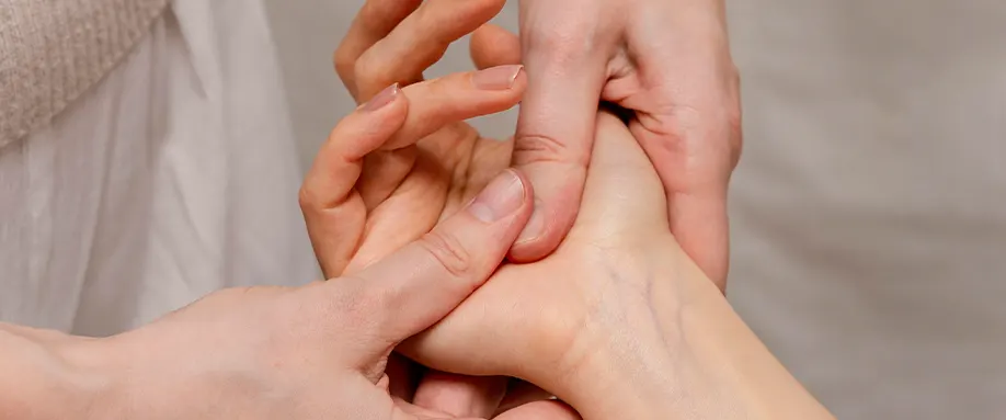 5-Pressure-Points-For-Sleep-FI