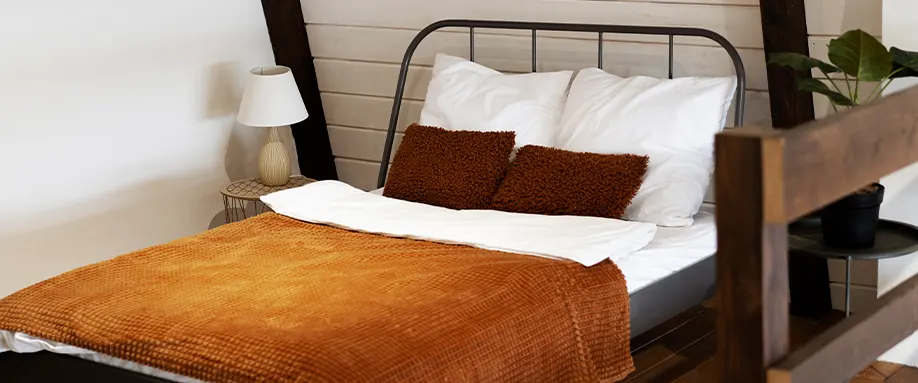 how-to-style-a-single-bed-FI
