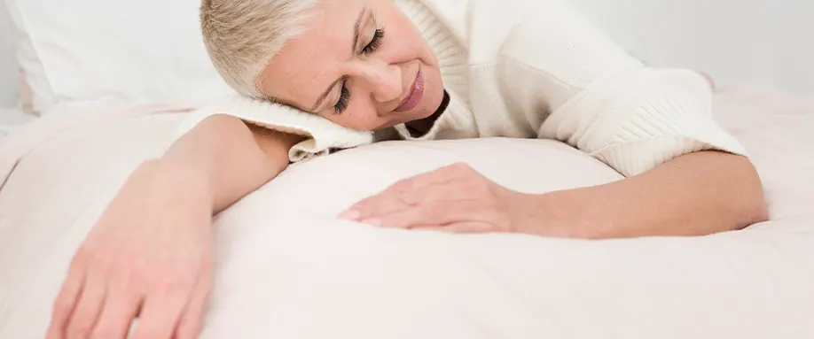 sleep-without-pillow-FI